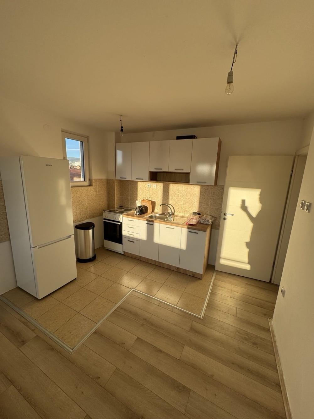 Slika 1 - Komforan 1.5 stan u Durlanu kod Benetona